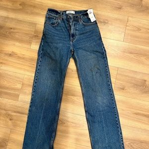 Brand new Abercrombie 90’s relaxed jean size 25